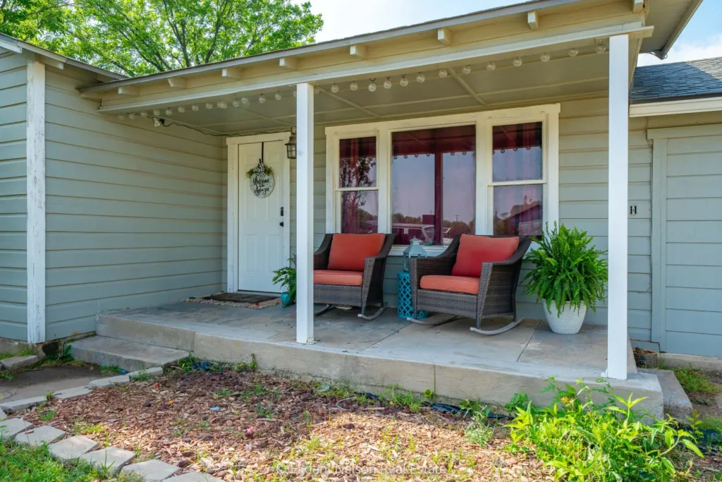 Image of a single family home to convey Real Estate Stamford Tx