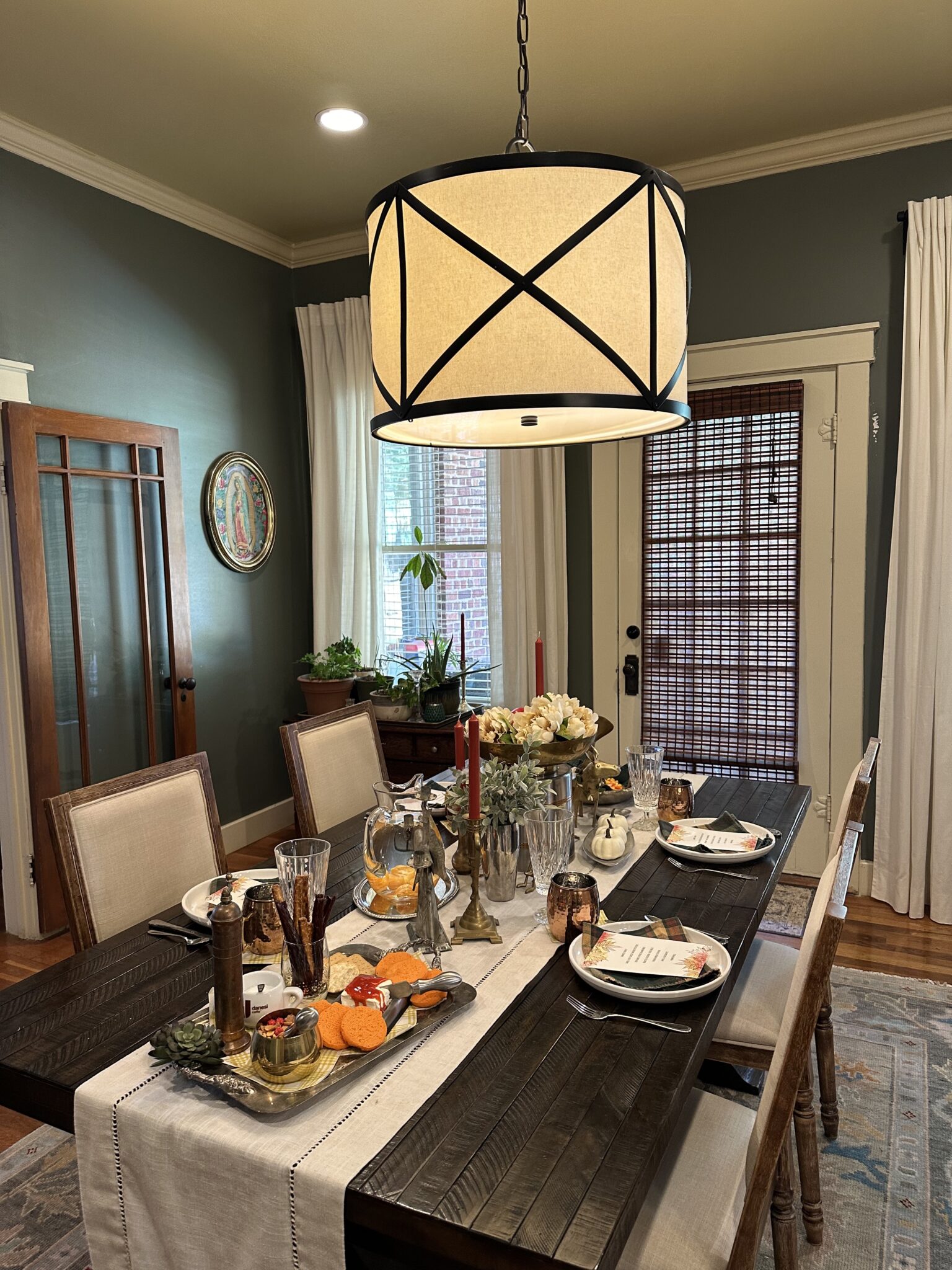 fun and beautiful tablescape for Thanksgiving