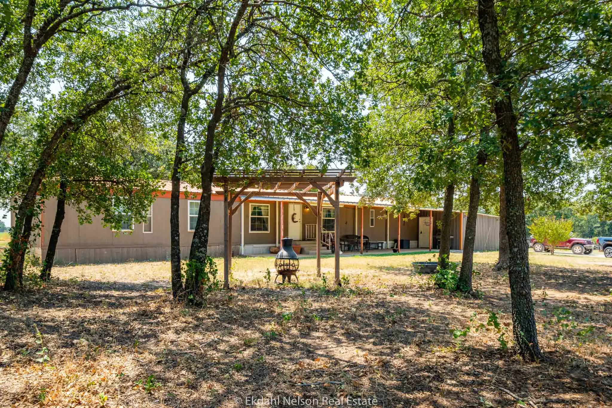 Image of a Texas home on 5 acres to convey the best Texas Real Estate Tips - Ekdahl Nelson Real Estate